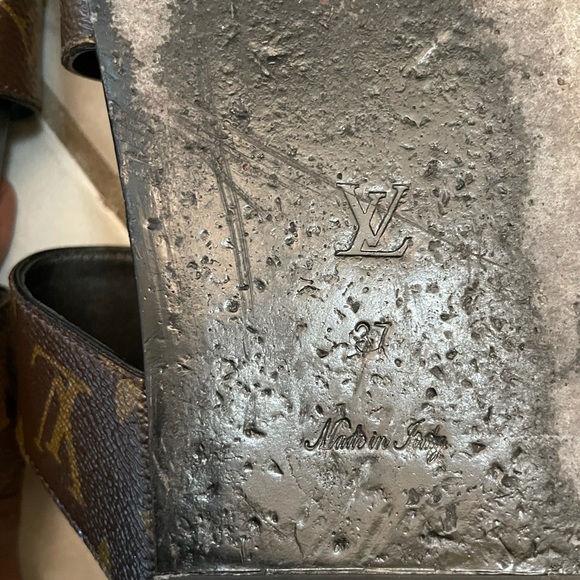 BOM DIA FLAT MULE ( Louis Vuitton buckle sandal) - Picture 6 of 8